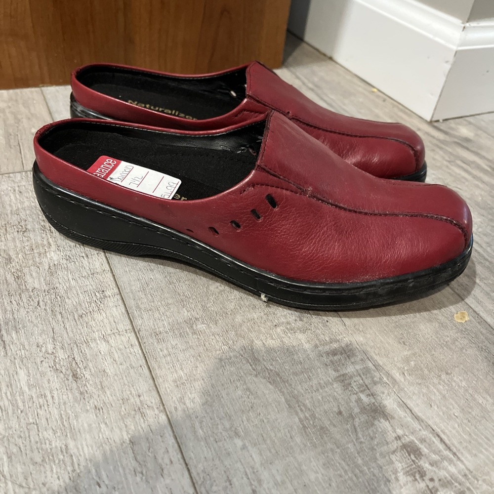 Naturalizer women's Damon Red leather Slip On shoes size 7.5